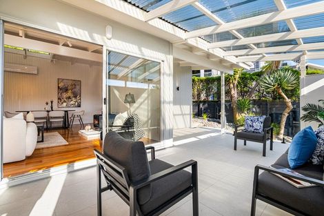 Photo of property in 2/1c Bank Street, Hillcrest, Auckland, 0627