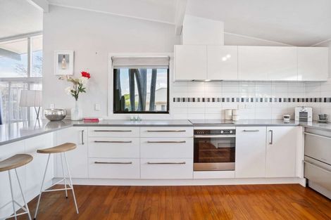 Photo of property in 3 Clendon Place, Manurewa, Auckland, 2102