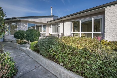 Photo of property in 6 Shirldale Place, Avonhead, Christchurch, 8042