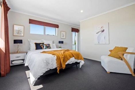 Photo of property in 16 Pono Place, Waiuku, 2123