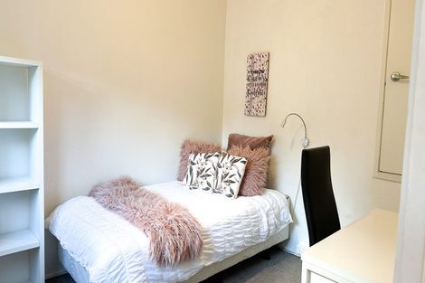 Photo of property in 4 Hiwihau Place, Glenfield, Auckland, 0629