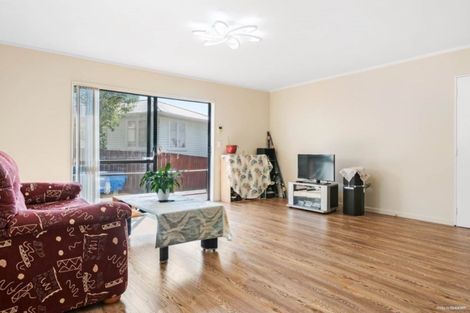 Photo of property in 2/8 Locket Road, Glenfield, Auckland, 0629