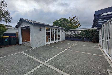 Photo of property in 28 Whites Line West, Woburn, Lower Hutt, 5010