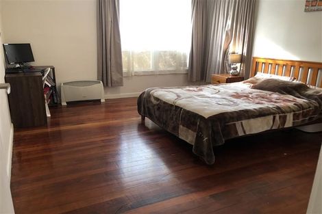 Photo of property in 4/2 Godley Road, Green Bay, Auckland, 0604