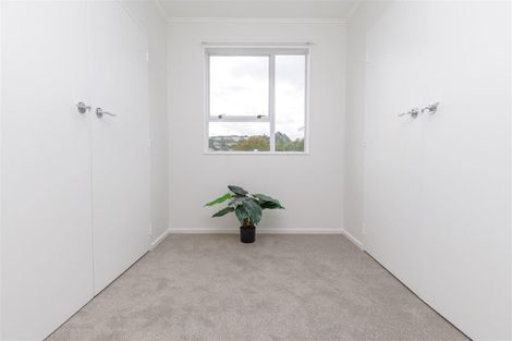 Photo of property in 34 Glanmire Road, Newlands, Wellington, 6037