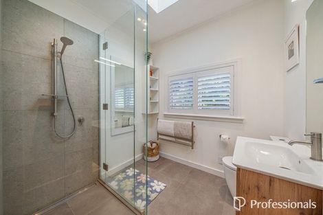 Photo of property in 31 Walter Road, Lowry Bay, Lower Hutt, 5013