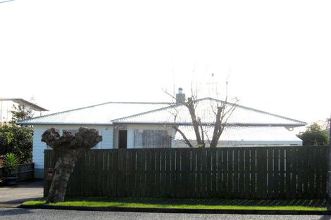 Photo of property in 2/14 Grande Vue Road, Manurewa, Auckland, 2102