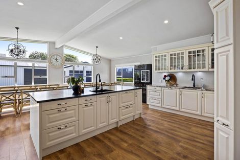 Photo of property in 326 South Road, Hawera, 4610