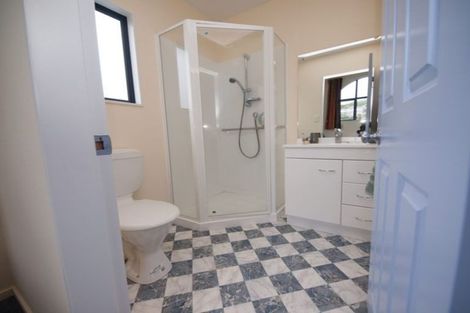 Photo of property in 33 Amesbury Drive, Churton Park, Wellington, 6037