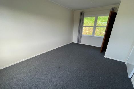 Photo of property in 9 Bellringer Crescent, Newlands, Wellington, 6037