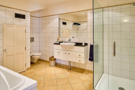 Photo of property in 76 The Crescent, Roseneath, Wellington, 6011