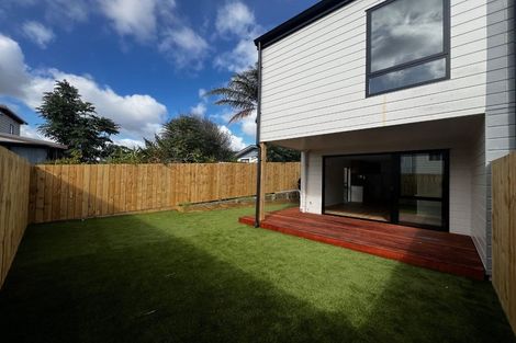 Photo of property in 21 Divich Avenue, Te Atatu South, Auckland, 0610