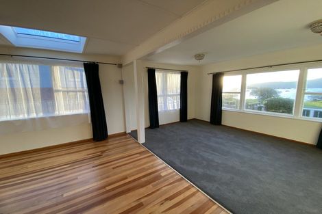 Photo of property in 121 Breaker Bay Road, Breaker Bay, Wellington, 6022
