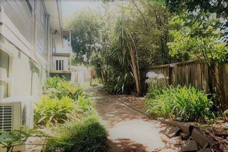 Photo of property in 19 Stallard Place, Glen Eden, Auckland, 0602
