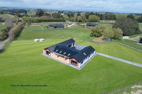 Photo of property in 11 Te Kahu Lane, Halcombe, 4779
