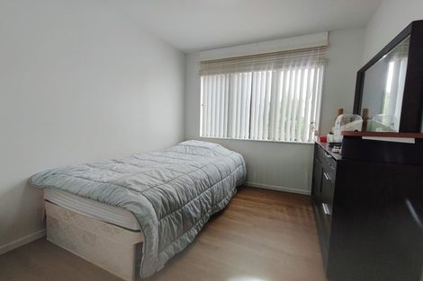 Photo of property in 3 Queen Natalie Place, Massey, Auckland, 0614