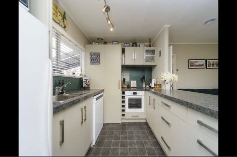 Photo of property in 35 Peter Hall Drive, Kelvin Grove, Palmerston North, 4414