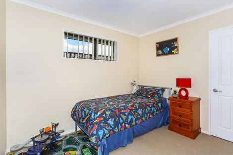 Photo of property in 11 Ina Ville Drive, Pukekohe, 2120