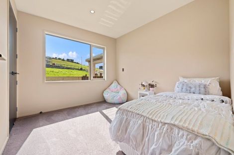 Photo of property in 5 Blue Moon Rise, Langs Beach, 0582
