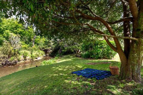 Photo of property in 1074 Peak Road, Helensville, 0875