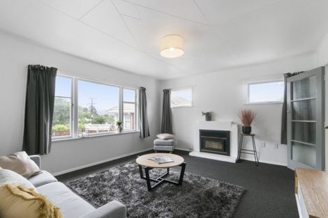 Photo of property in 35 Lees Grove, Wainuiomata, Lower Hutt, 5014