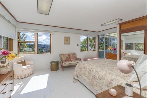 Photo of property in 15 Opou Road, Titirangi, Auckland, 0604