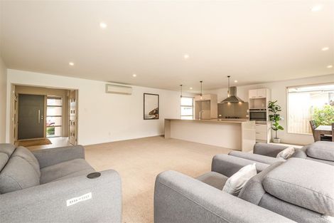 Photo of property in 29 Davaar Crescent, Broomfield, Christchurch, 8042