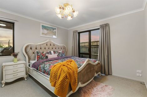 Photo of property in 2 Anna Lane, Glen Eden, Auckland, 0602