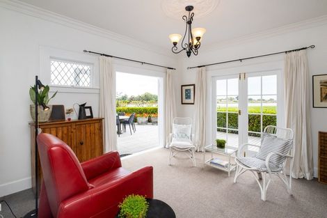 Photo of property in 15 Old Ferry Road, Clive, 4102