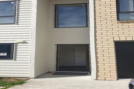 Photo of property in 16 Millcroft Lane, Ranui, Auckland, 0612