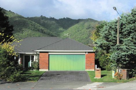 Photo of property in 9 Papawai Grove, Waikanae, 5036