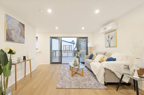 Photo of property in 35a Hereford Street, Te Atatu Peninsula, Auckland, 0610