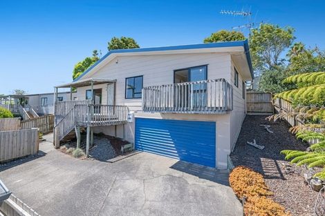 Photo of property in 2/10 Sevilla Place, Unsworth Heights, Auckland, 0632