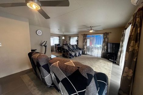 Photo of property in 20 Ocean View Road, Northcote, Auckland, 0627