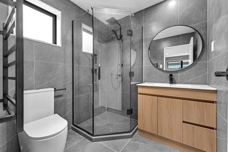 Photo of property in 2 Kama Place, Sunnynook, Auckland, 0620