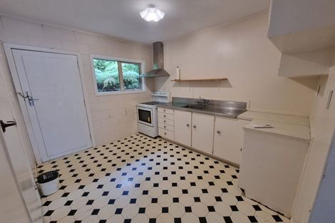 Photo of property in 2 Konini Road, Titirangi, Auckland, 0604