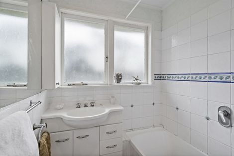 Photo of property in 2/29 Merriefield Avenue, Forrest Hill, Auckland, 0620