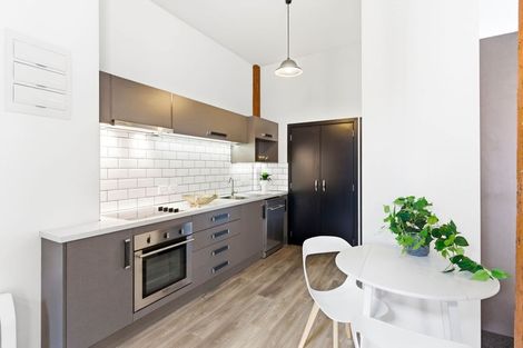 Photo of property in 4/5 Jetty Street, Dunedin Central, Dunedin, 9016