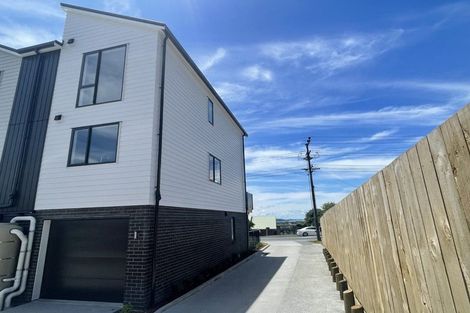 Photo of property in 1/504 Don Buck Road, Massey, Auckland, 0614