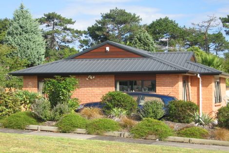 Photo of property in 136 Lynwood Road, New Lynn, Auckland, 0600