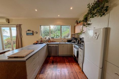 Photo of property in 1 Hungerford Road, Lyall Bay, Wellington, 6022