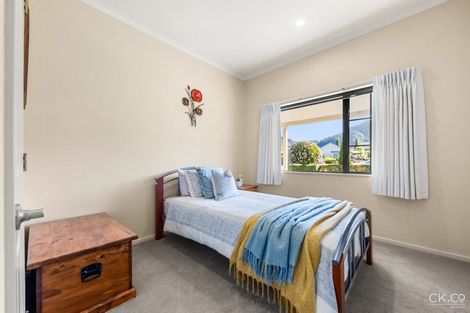 Photo of property in 11 Ormrod Grove, Riverstone Terraces, Upper Hutt, 5018