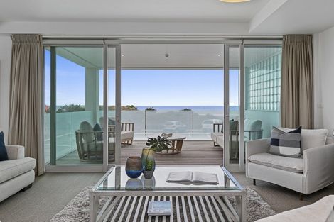 Photo of property in 154 Marine Parade, Mount Maunganui, 3116