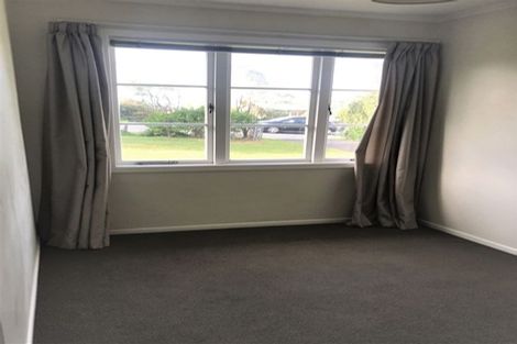 Photo of property in 76 Pupuke Road, Hillcrest, Auckland, 0627