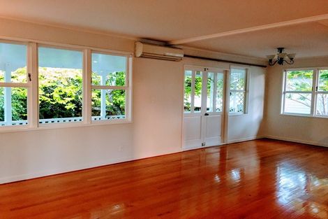 Photo of property in 2a Waller Avenue, Bucklands Beach, Auckland, 2012
