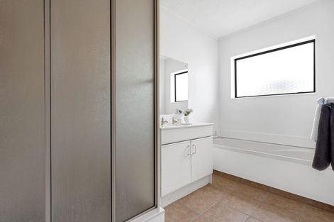 Photo of property in 25 Septimus Place, Henderson, Auckland, 0612
