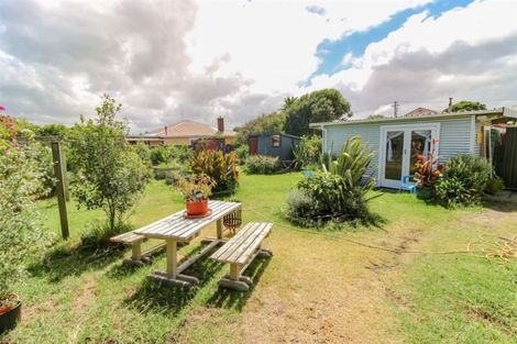 Photo of property in 3 Manuka Street, Castlecliff, Whanganui, 4501