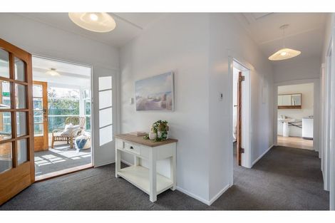 Photo of property in 7 Clouston Street, Saint Martins, Christchurch, 8022