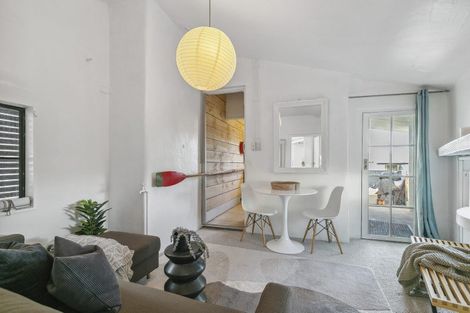 Photo of property in 281 Queens Drive, Lyall Bay, Wellington, 6022