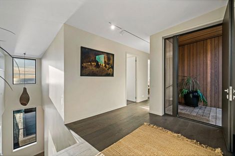 Photo of property in 81 Piha Road, Piha, 0772